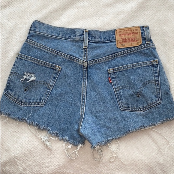 NWOT Distressed Levi’s Shorts Jean Ripped VTG EUC - Picture 2 of 6